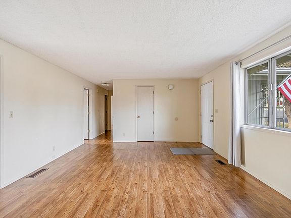 5th image of 563 SW 2nd St
