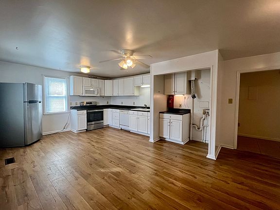 4th image of 210 N Church St APT B