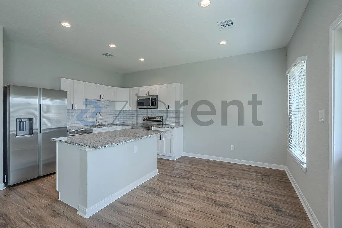 3 bed, 2.5 bath, 1366 sqft, $1,579 — Photo 1