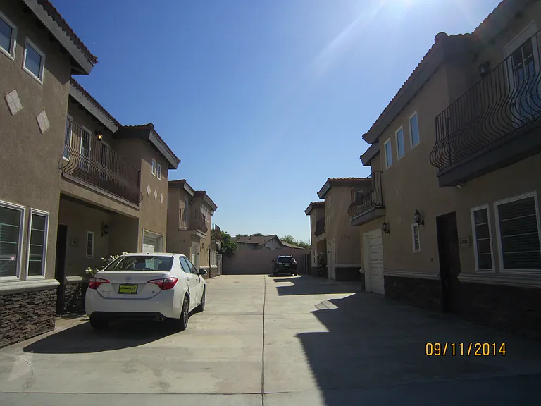 1334 S Grand Ave — Photo 1