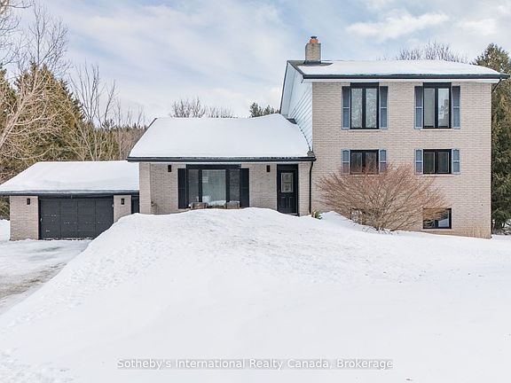 3rd image of 79 Caroline St W