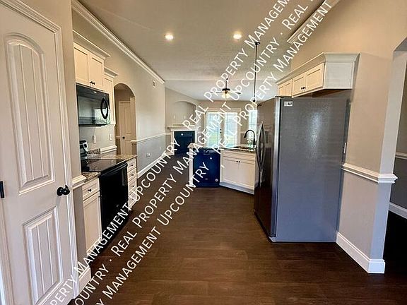 3rd image of 747 Shelburne Ln