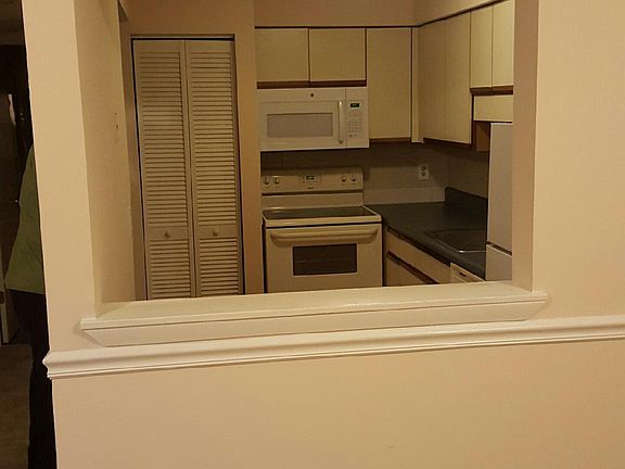 4th image of 2486 Whispering Woods Blvd APT 3