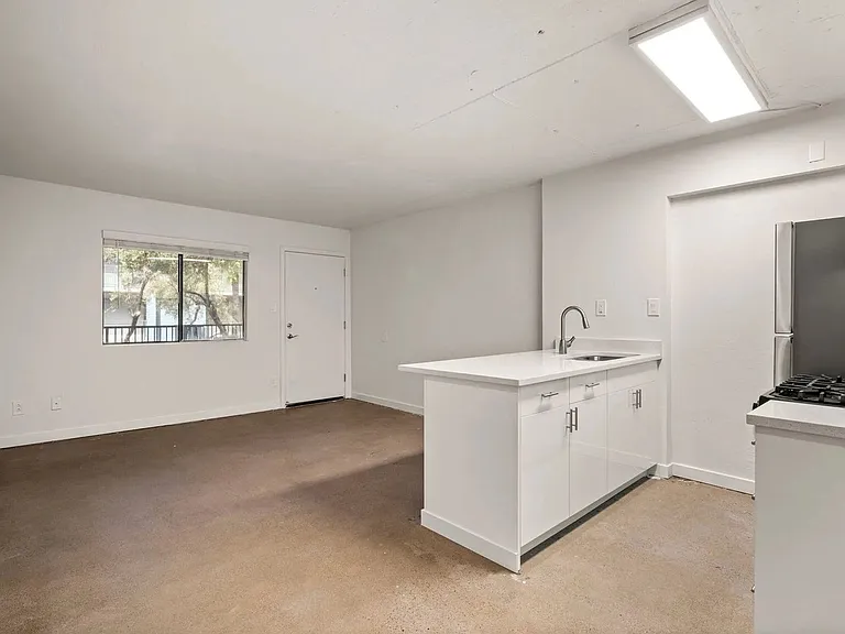 The Loreto Apartments — Photo 21