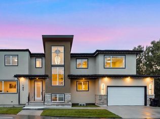 105 E Rockhaven Grn NW, Calgary, AB T3G 0C5