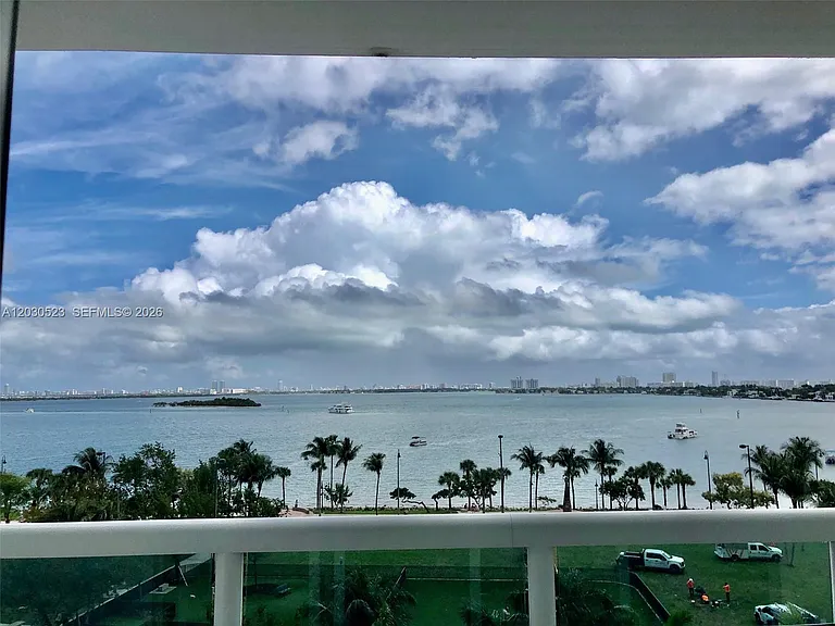 1800 N Bayshore Dr #605 — Photo 18