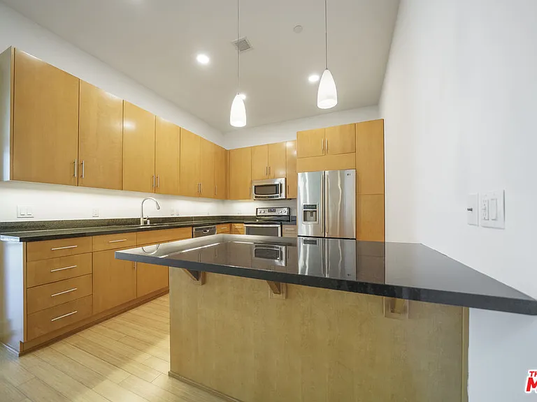 3223 W 6th St #605 — Photo 4