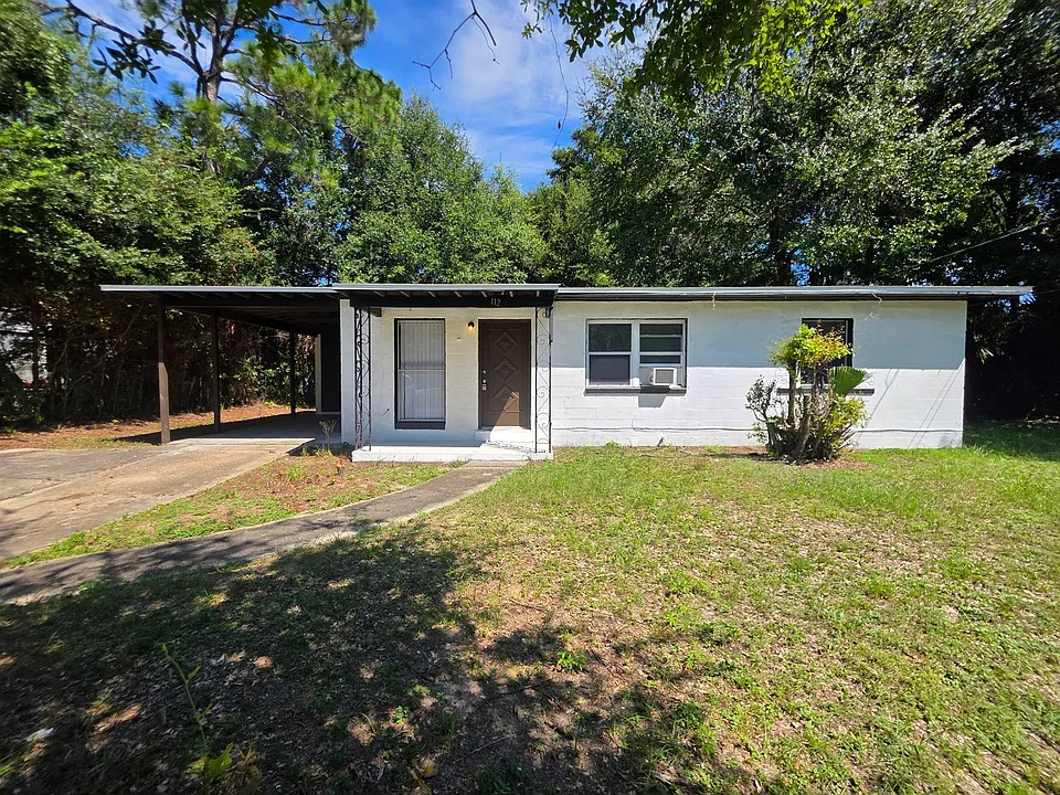 112 Warwick Ave