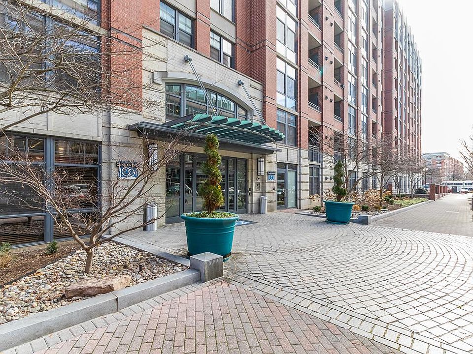 1st image of 1021 N Garfield St APT 742