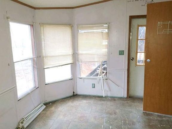 5th image of 15258 Evergreen Cir
