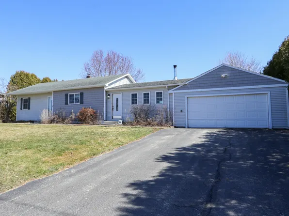 24 Mason Rd, Champlain, NY 12919