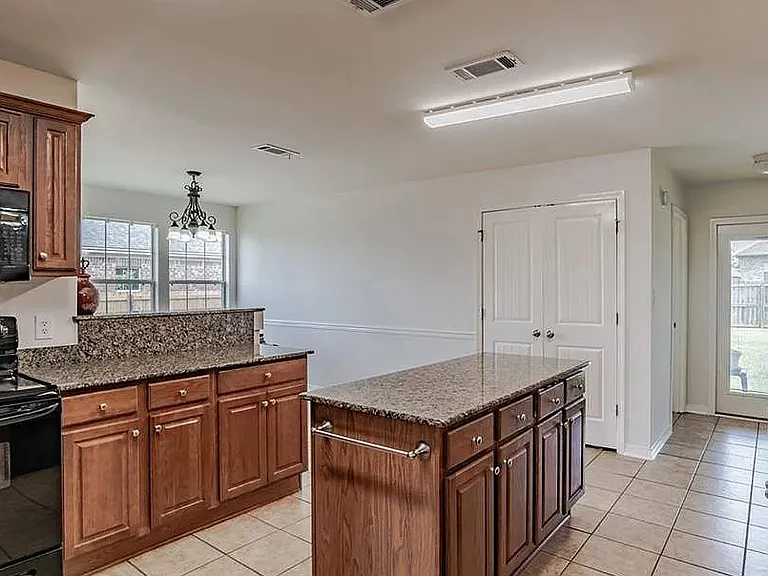 1375 Selby Phillips Dr — Photo 3
