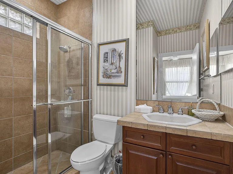 10880 Northgreen Dr — Photo 26