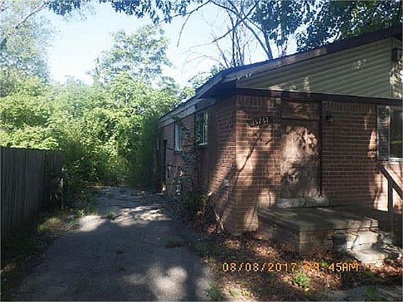 3rd image of 15767 Beaverland St