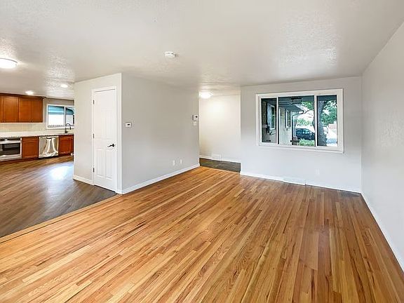 4th image of 115 Emerald St