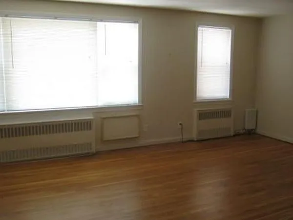 2229 W 5th St photo 1