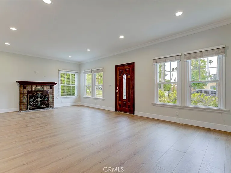 1333 Western Ave — Photo 4