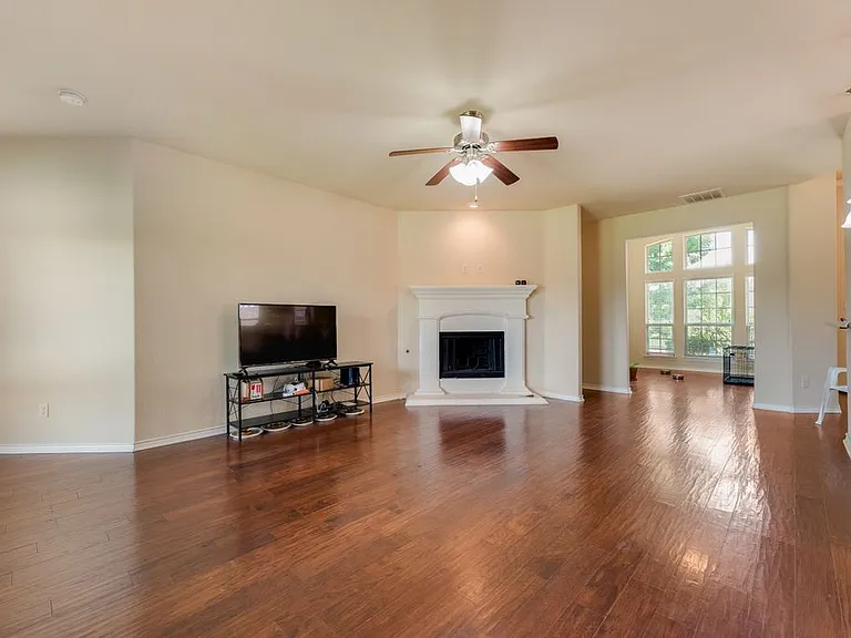 2605 Idlewood Dr — Photo 3
