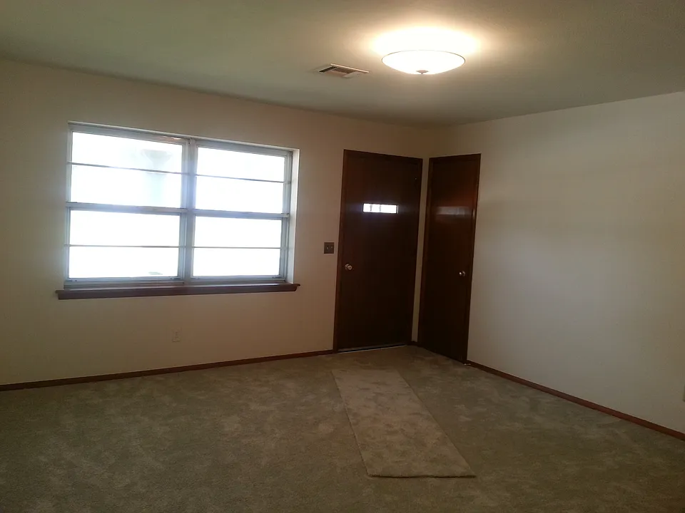 3709 N Beaver Ave