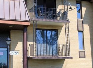 11277 S Roberts Rd, Palos Hills, IL 60465