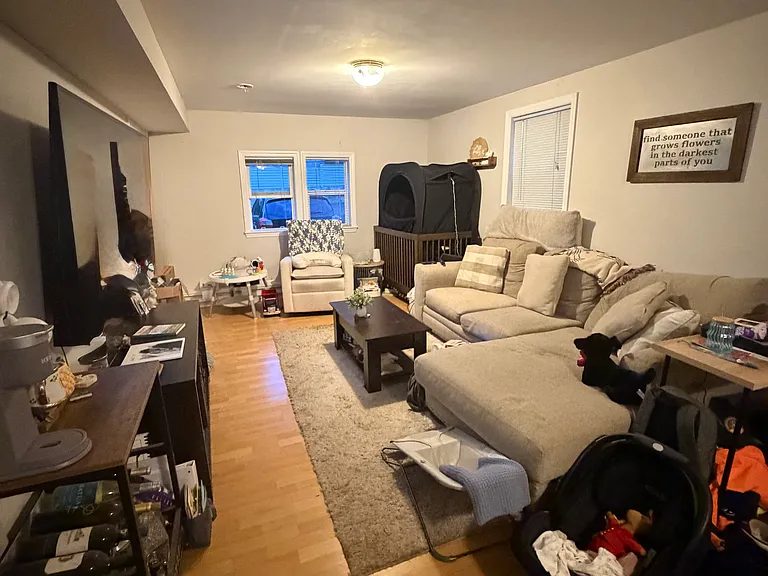 4 Crown Ave #B — Photo 2