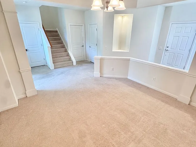 8704 Mayfair Ct — Photo 5