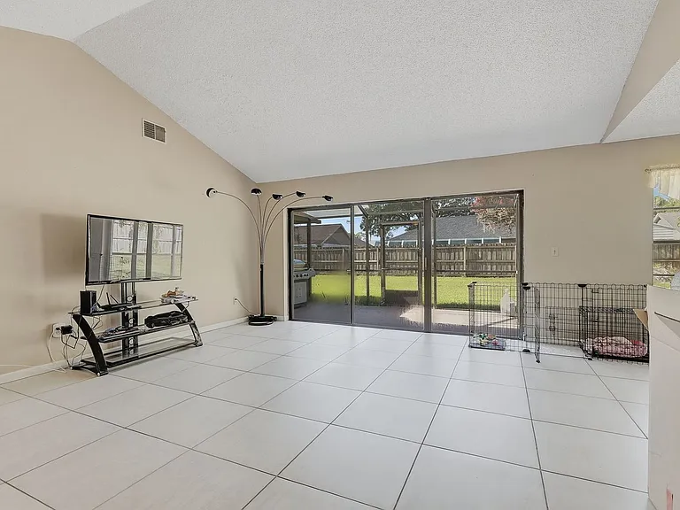 15846 Country Lake Dr — Photo 30