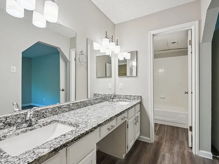 Fieldcrest Apartments — Photo 6