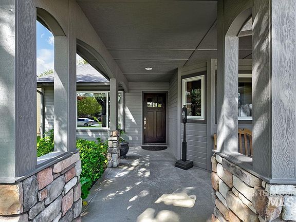 3rd image of 4151 N Clearbrook Pl