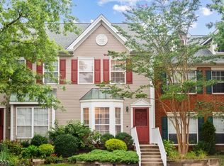 7 Balboa Ln, Franklin Park, NJ 08823