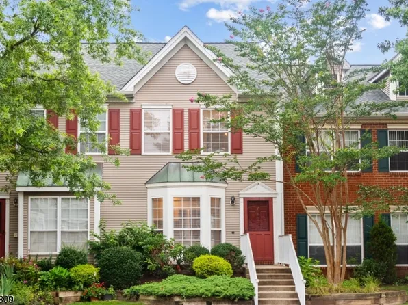 7 Balboa Ln, Franklin Twp., NJ 08823