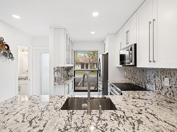 3rd image of 3084 S Oakland Forest Drive #1402