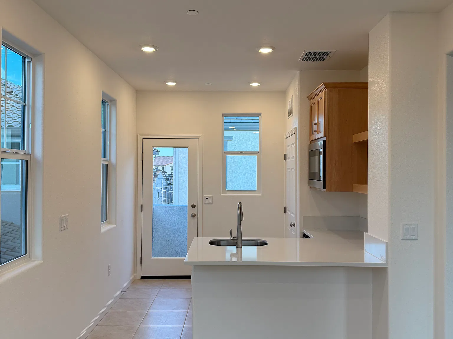 1 bed, 500 sqft, $1,600 — Photo 3