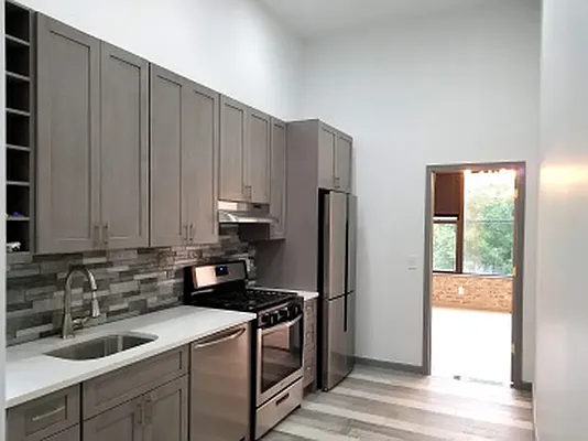 Rented by MCR Realty | media 18