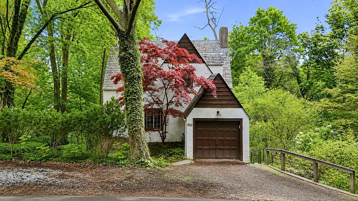 Building Photo - 117 Renwick Dr #1