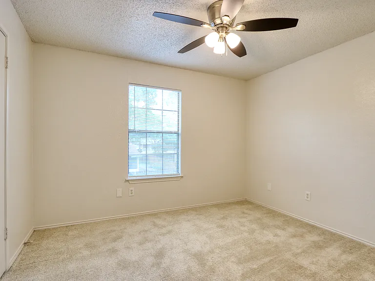 1017A NW Summercrest Blvd — Photo 6