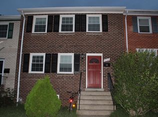 262 Meadows Ln NE, Leesburg, VA 20176