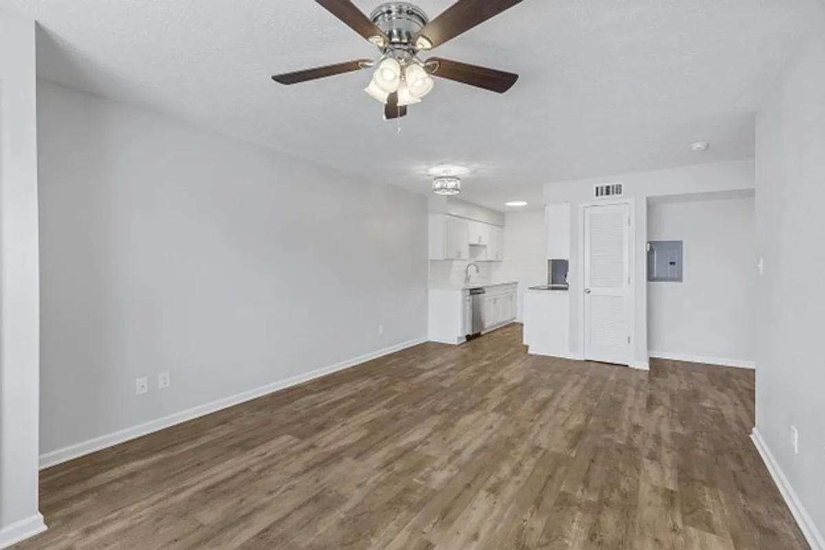 Building Photo - 270 Bruce Cir #11