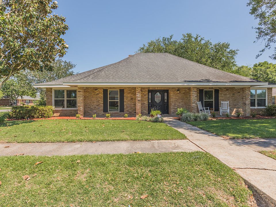 1st image of 812 Canaan Dr