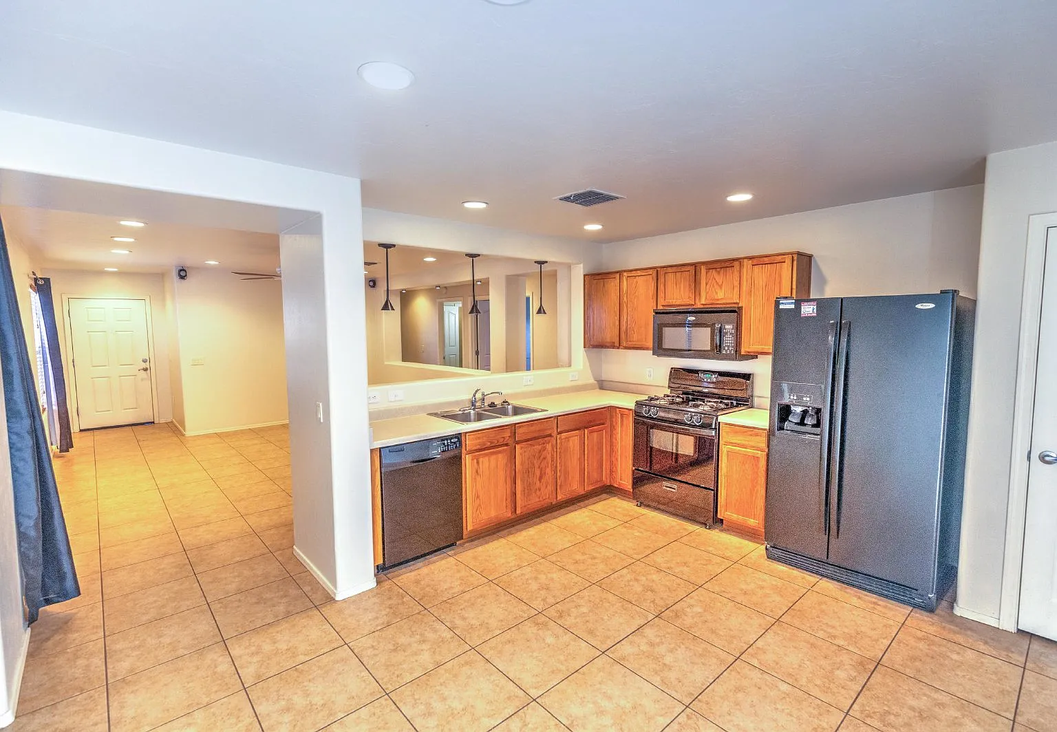 3 bed, 2.0 bath, 1395 sqft, $1,850 — Photo 3