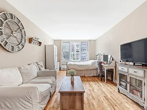 311 East 75th Street image 1 of 4