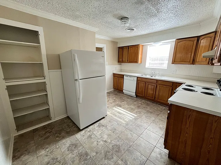 800 Audra Ln — Photo 33