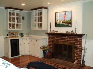 217 Forest Knoll Rd, Lake Bluff, IL 60044