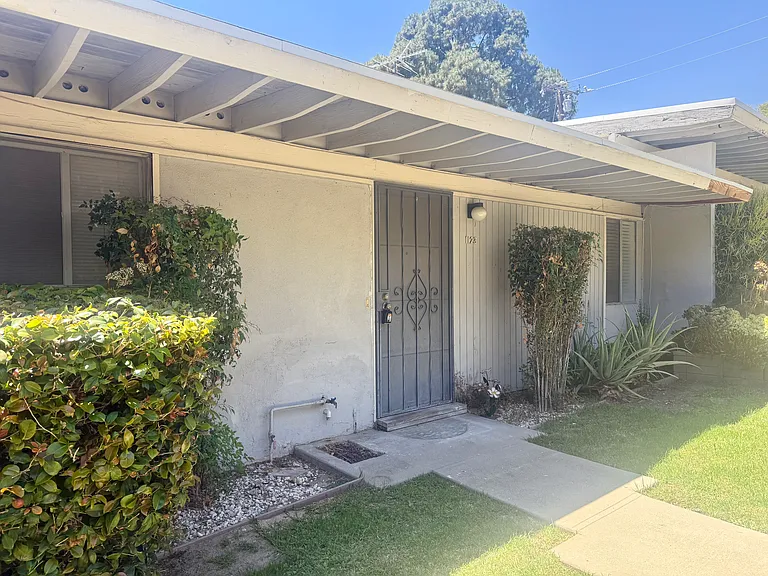 1123 Gravelia St — Photo 2