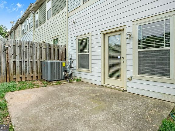4th image of 1069 N Village Dr