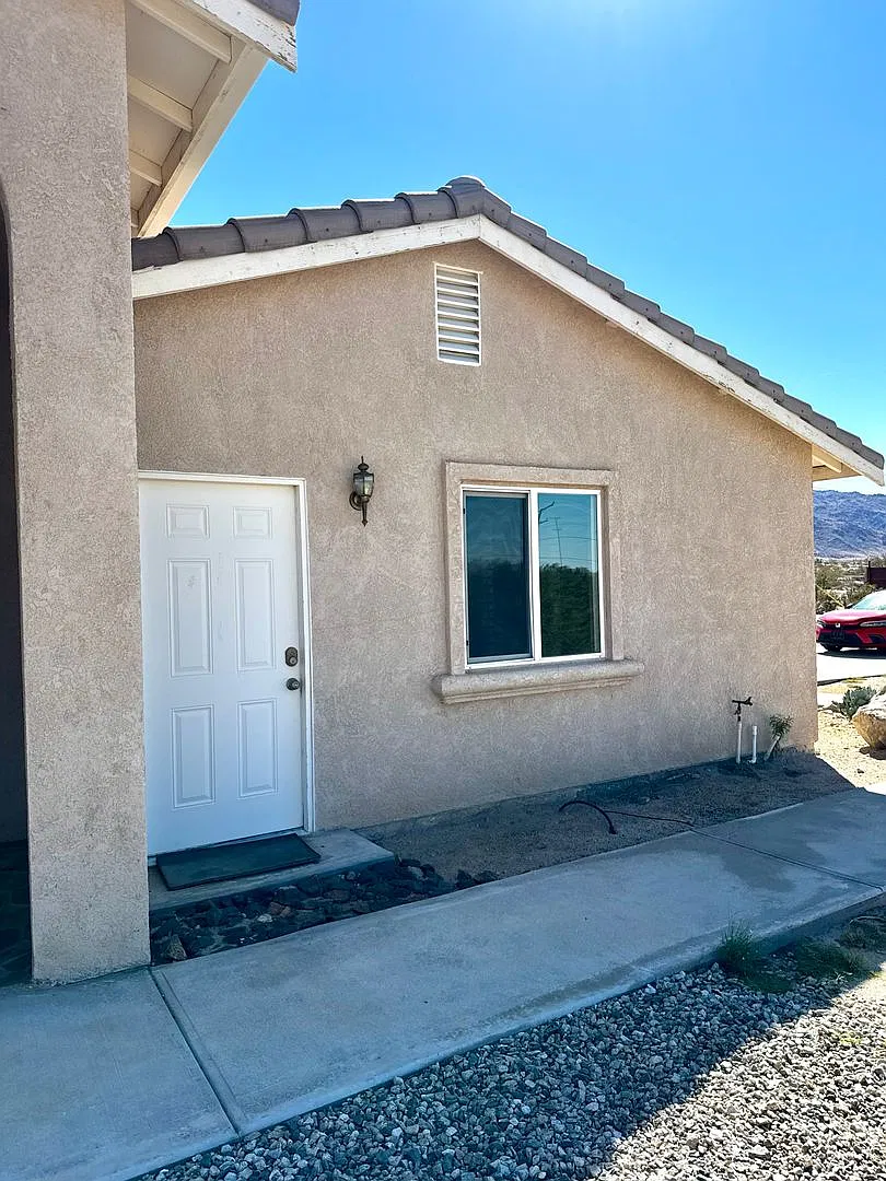 3 Bedroom 3 Bath Home with Guest Quarters — Photo 2