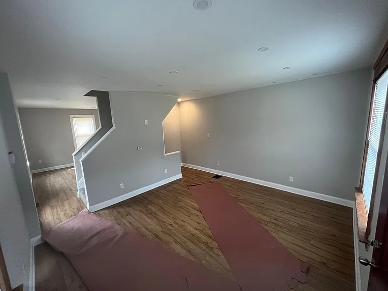 2827 Astoria Ave — Photo 8