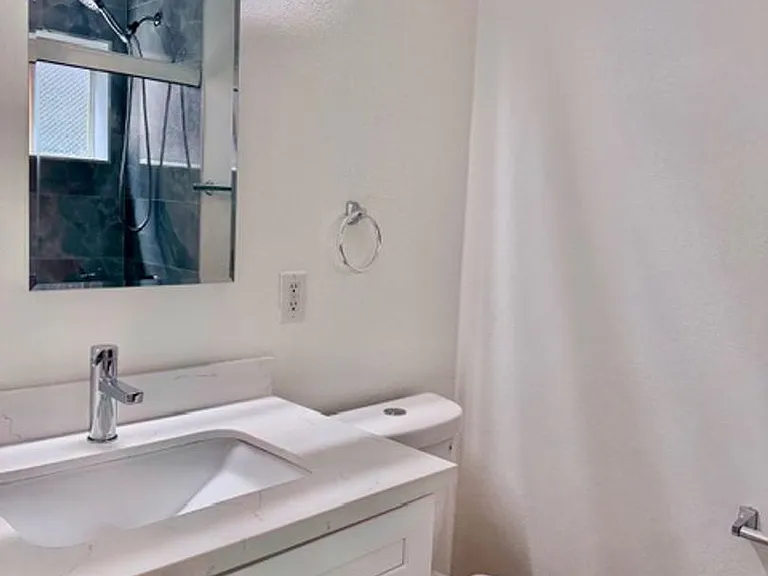 1595 E. Chevy Chase Drive — Photo 22