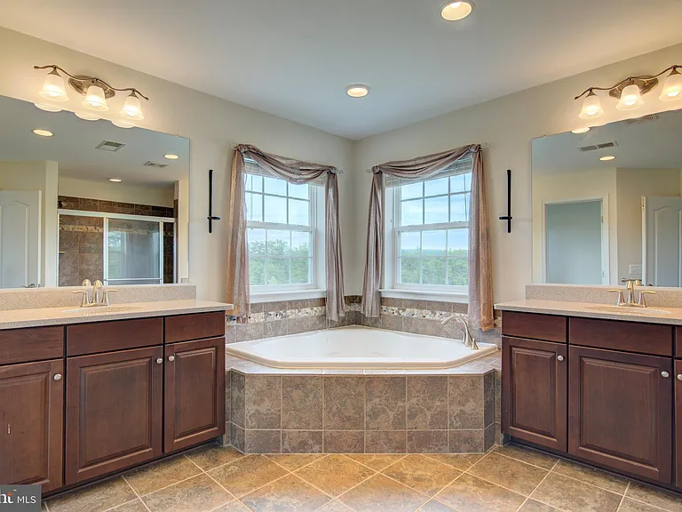 13481 Arcadian Dr — Photo 35