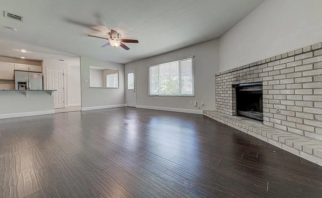 3 bed, 2.0 bath, 1502 sqft, $1,995 — Photo 3